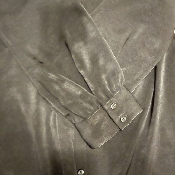 New 100% polyester blouse. - Picture 5 of 5